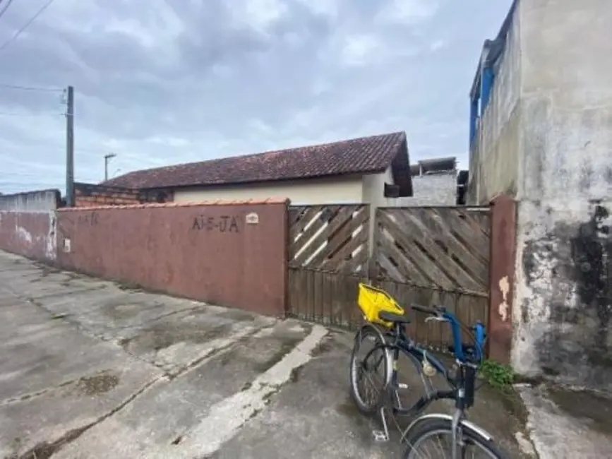 Foto 2 de Casa com 2 quartos à venda, 65m2 em Itanhaem - SP