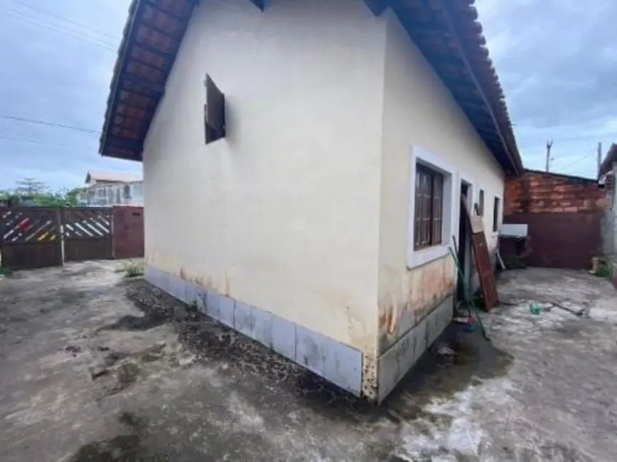 Foto 8 de Casa com 2 quartos à venda, 65m2 em Itanhaem - SP