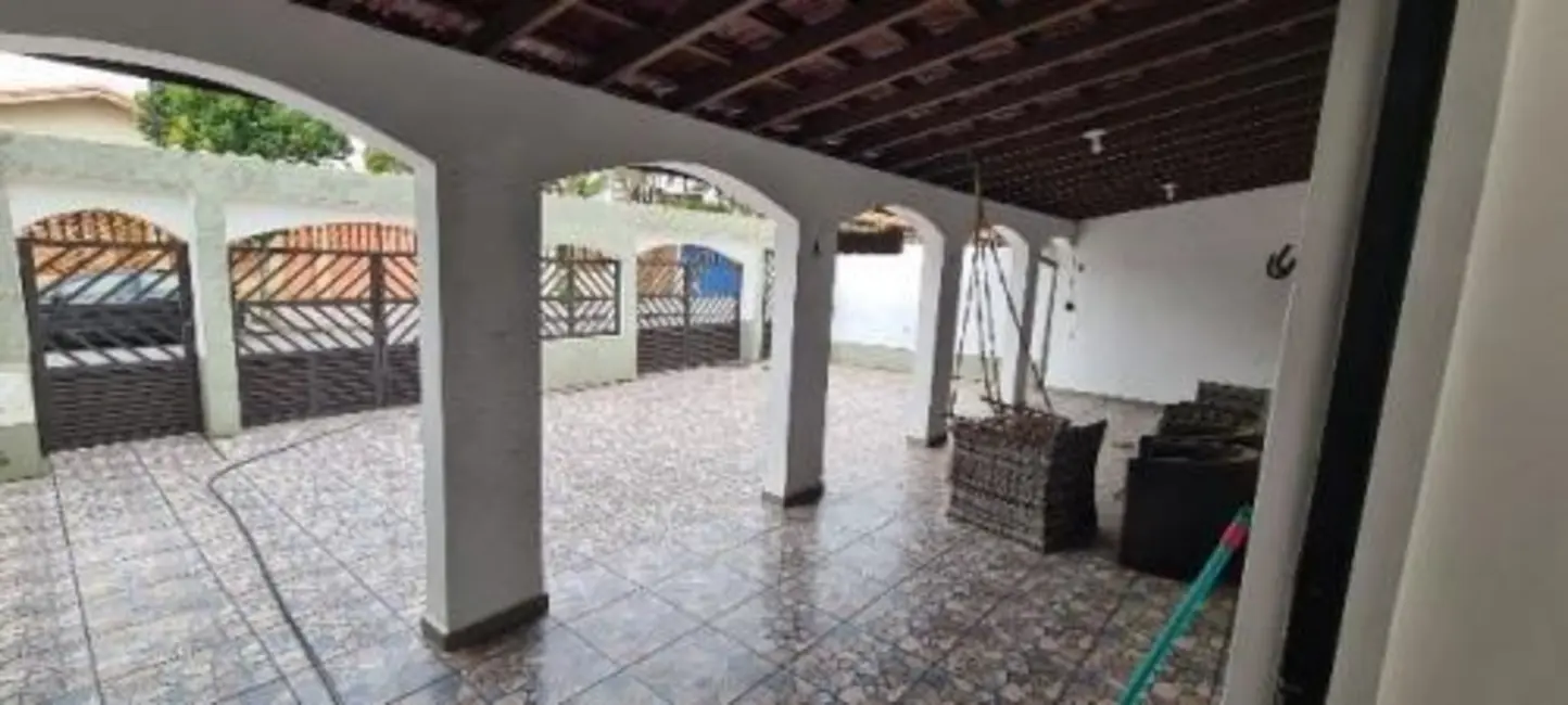 Foto 2 de Casa com 3 quartos à venda, 250m2 em Solemar, Praia Grande - SP