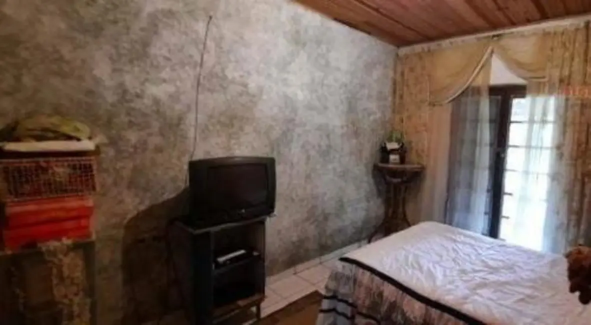 Chácara com 3 quartos à venda, 140m2 em Peruibe - SP - imagem 5 Foto 5 de Chácara com 3 quartos à venda, 140m2 em Peruibe - SP