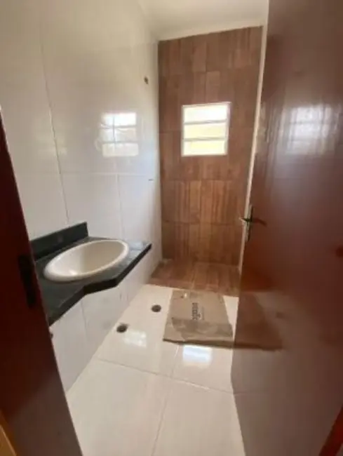 Foto 8 de Casa com 2 quartos à venda, 68m2 em Itanhaem - SP
