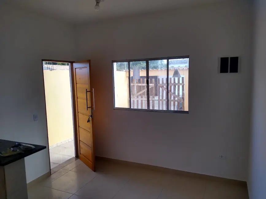 Foto 2 de Casa com 2 quartos à venda, 85m2 em Itanhaem - SP