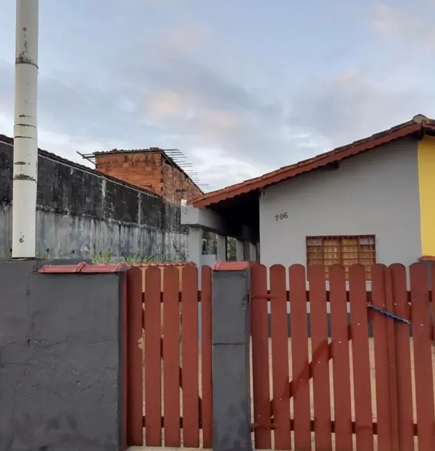 Foto 1 de Casa com 1 quarto à venda, 69m2 em Itanhaem - SP