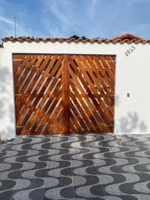 Foto 2 de Casa com 2 quartos à venda, 55m2 em Itanhaem - SP