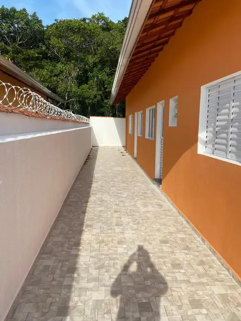 Foto 1 de Casa com 2 quartos à venda, 55m2 em Itanhaem - SP