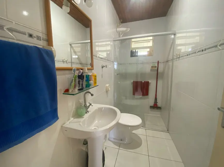 Sala Comercial com 2 quartos à venda, 200m2 em Itanhaem - SP - imagem 4 Foto 4 de Sala Comercial com 2 quartos à venda, 200m2 em Itanhaem - SP