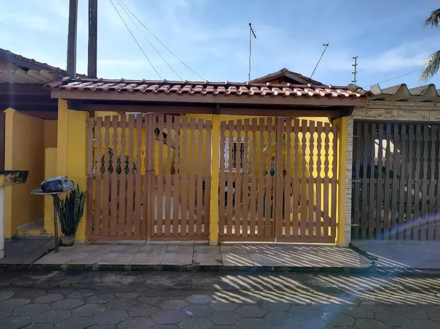 Foto 1 de Casa com 2 quartos à venda, 54m2 em Itanhaem - SP