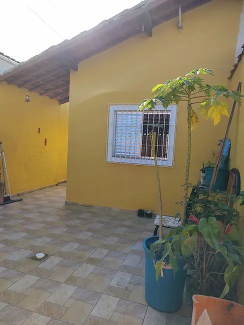 Foto 2 de Casa com 2 quartos à venda, 54m2 em Itanhaem - SP
