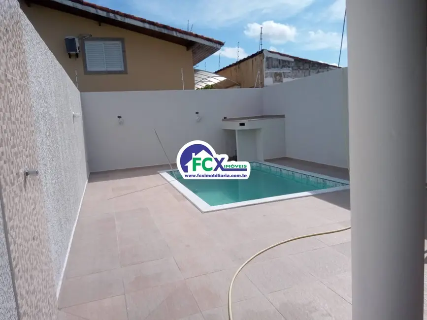 Casa com 2 quartos à venda, 101m2 em Itanhaem - SP - imagem 3 Foto 3 de Casa com 2 quartos à venda, 101m2 em Itanhaem - SP