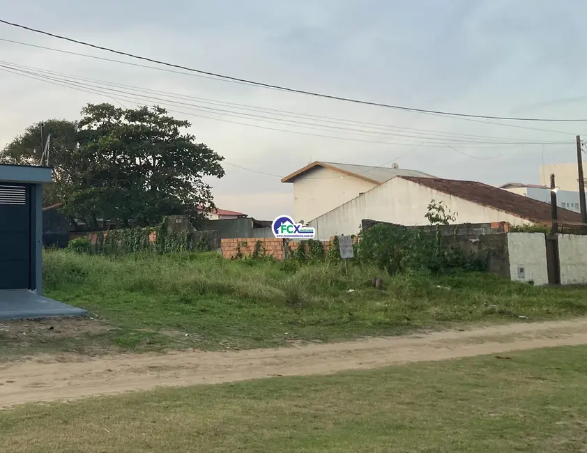 Foto 1 de Terreno / Lote à venda, 300m2 em Itanhaem - SP