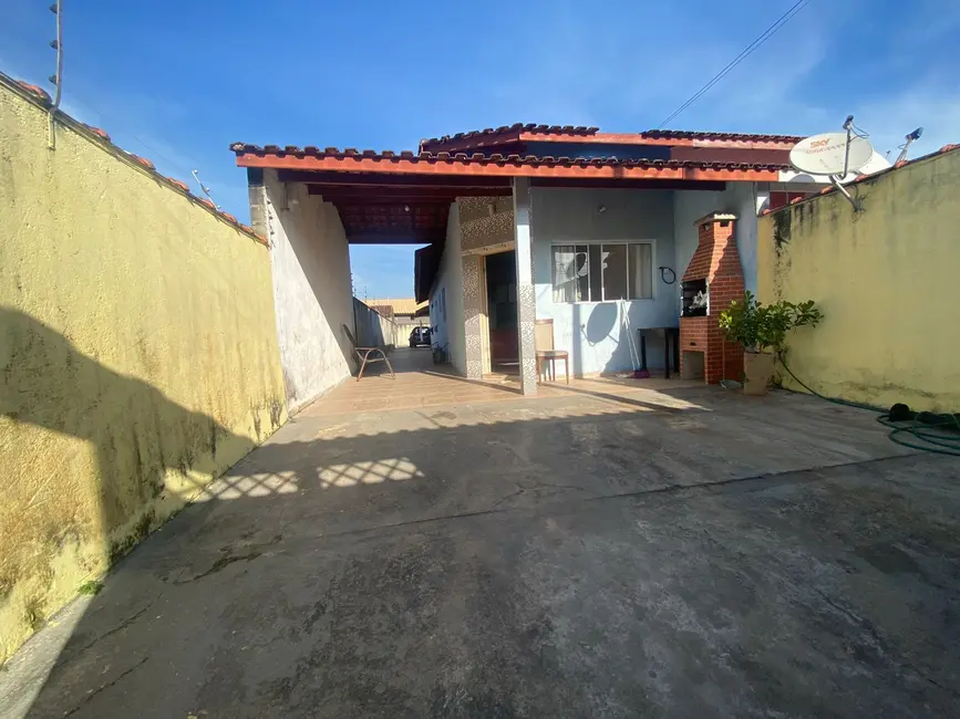 Foto 2 de Casa com 2 quartos à venda, 69m2 em Itanhaem - SP