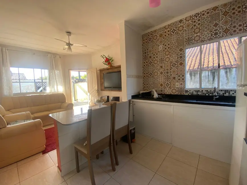 Foto 5 de Casa com 2 quartos à venda, 69m2 em Itanhaem - SP