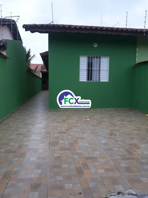 Foto 1 de Casa com 2 quartos à venda, 67m2 em Itanhaem - SP