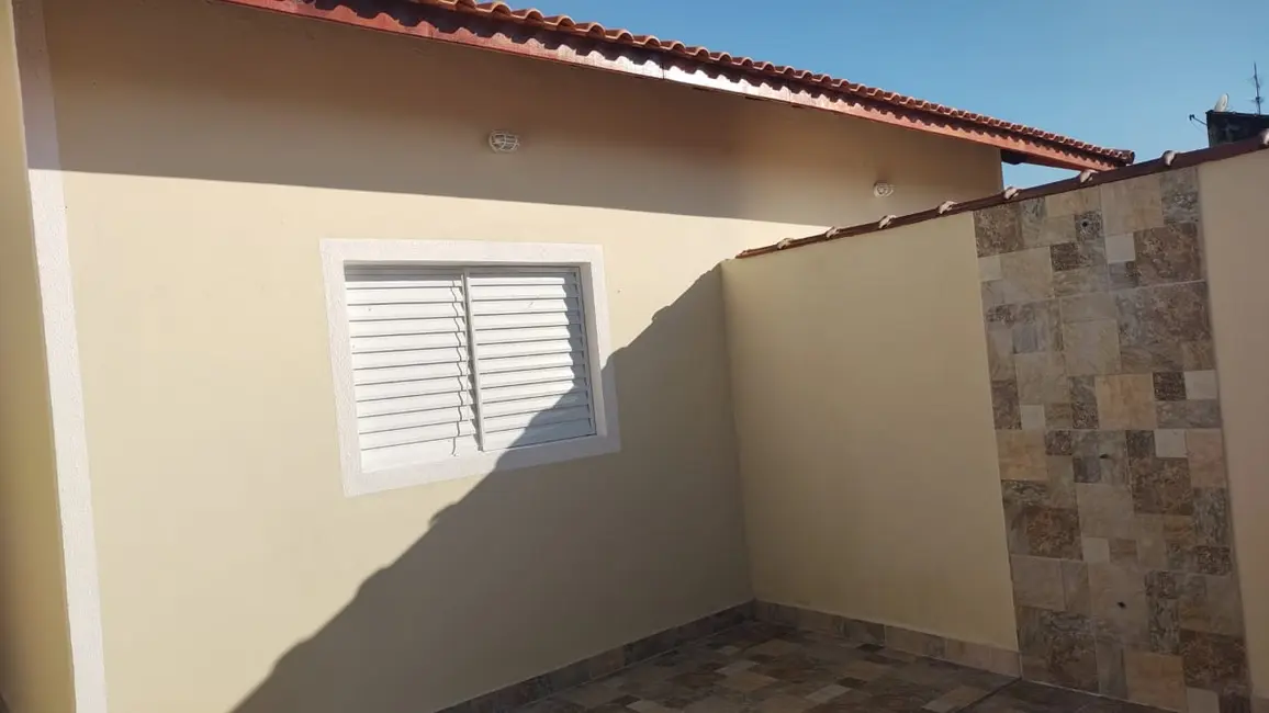 Foto 2 de Casa com 2 quartos à venda, 66m2 em Itanhaem - SP