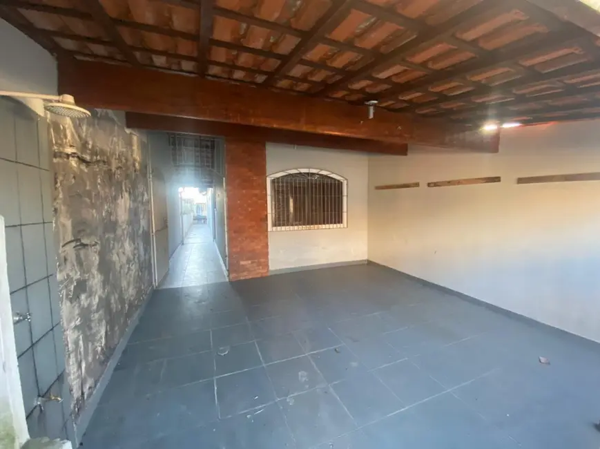 Foto 1 de Casa com 2 quartos à venda, 80m2 em Itanhaem - SP