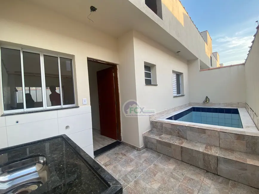 Foto 1 de Casa de Condomínio com 2 quartos à venda, 60m2 em Itanhaem - SP