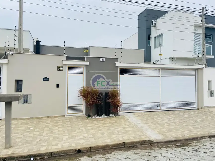Foto 2 de Casa com 3 quartos à venda, 173m2 em Peruibe - SP
