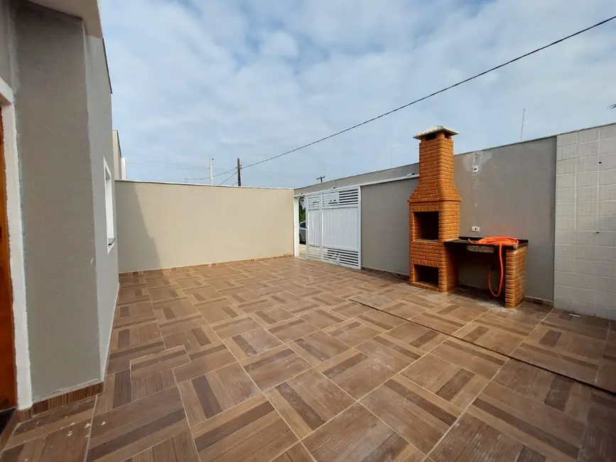 Foto 2 de Casa com 2 quartos à venda, 66m2 em Itanhaem - SP