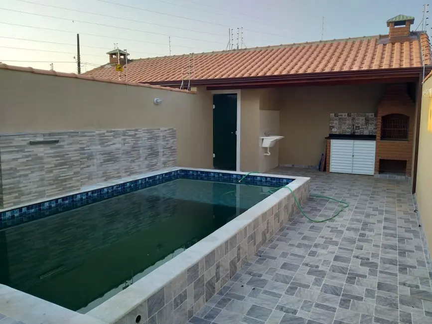 Foto 1 de Casa com 2 quartos à venda, 66m2 em Itanhaem - SP