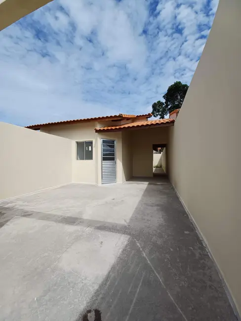 Foto 1 de Casa com 2 quartos à venda, 65m2 em Itanhaem - SP