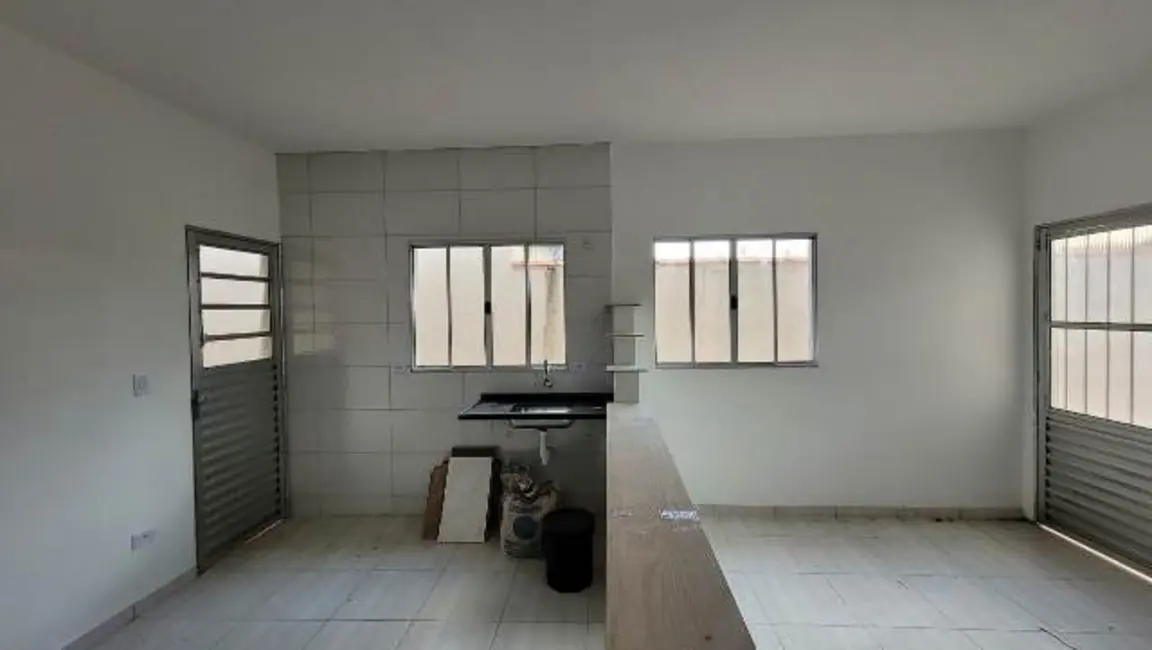 Foto 2 de Casa com 2 quartos à venda, 60m2 em Itanhaem - SP
