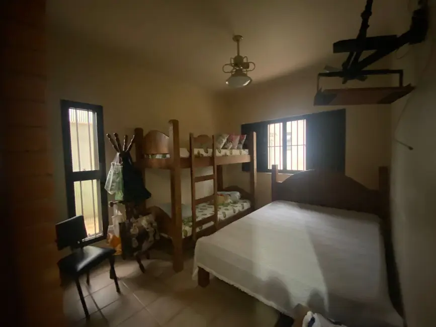 Foto 9 de Casa com 5 quartos à venda, 348m2 em Itanhaem - SP