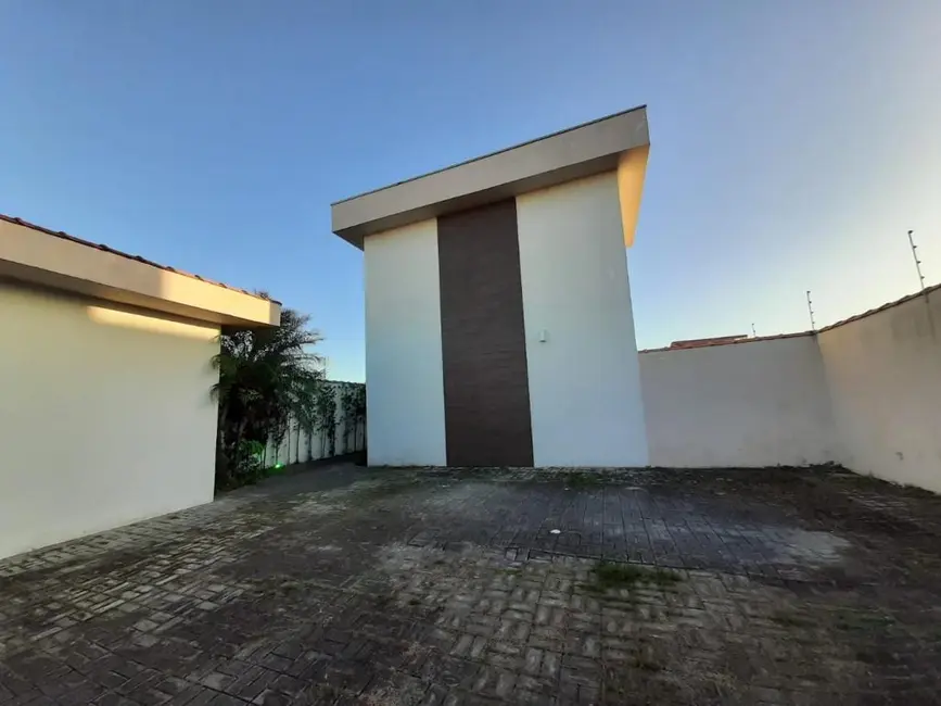 Foto 1 de Casa de Condomínio com 2 quartos à venda, 80m2 em Itanhaem - SP