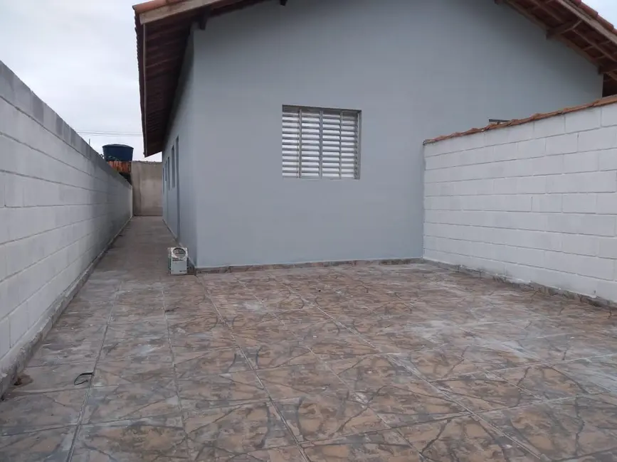Foto 1 de Casa com 2 quartos à venda, 60m2 em Itanhaem - SP
