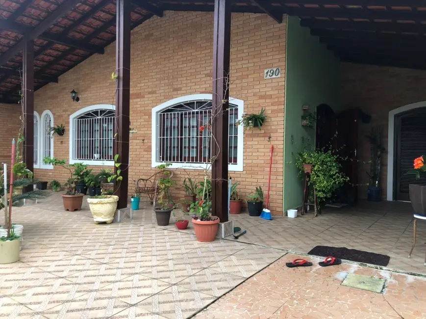 Foto 1 de Casa com 3 quartos à venda, 180m2 em Itanhaem - SP