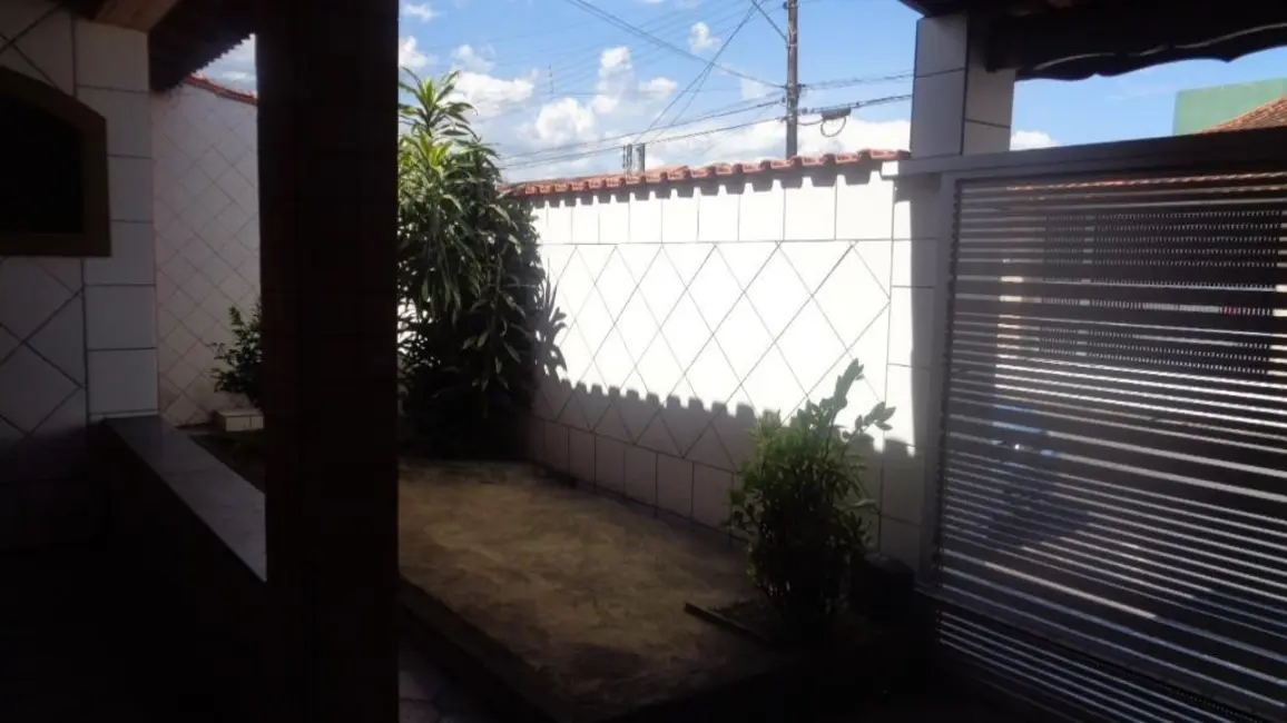 Foto 1 de Casa com 3 quartos à venda, 187m2 em Itanhaem - SP