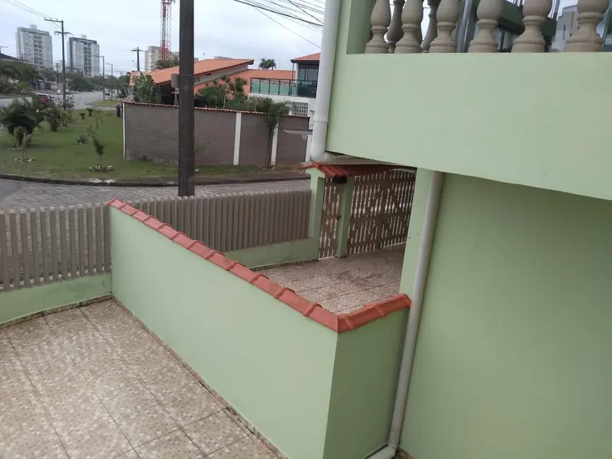 Foto 9 de Casa com 6 quartos à venda, 323m2 em Itanhaem - SP