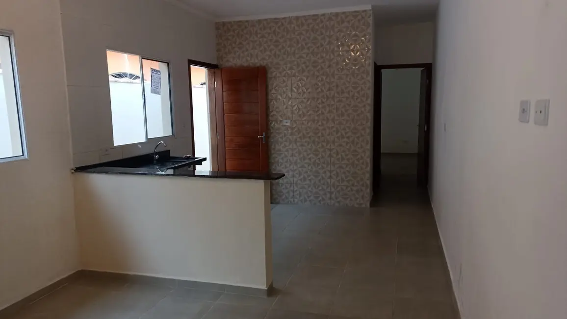 Foto 3 de Casa com 2 quartos à venda, 61m2 em Itanhaem - SP
