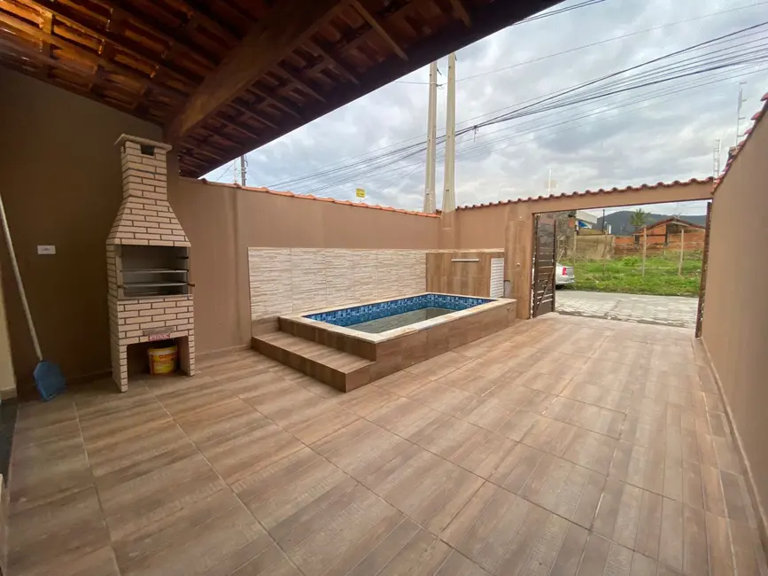 Foto 2 de Casa com 2 quartos à venda, 71m2 em Itanhaem - SP