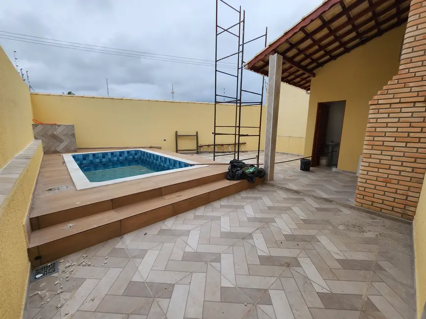 Foto 3 de Casa com 2 quartos à venda, 66m2 em Itanhaem - SP