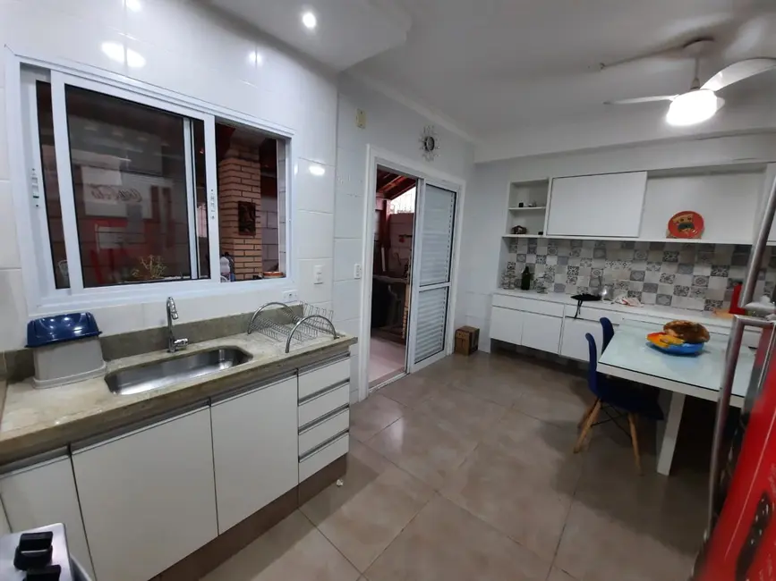 Foto 5 de Casa com 2 quartos à venda, 79m2 em Itanhaem - SP