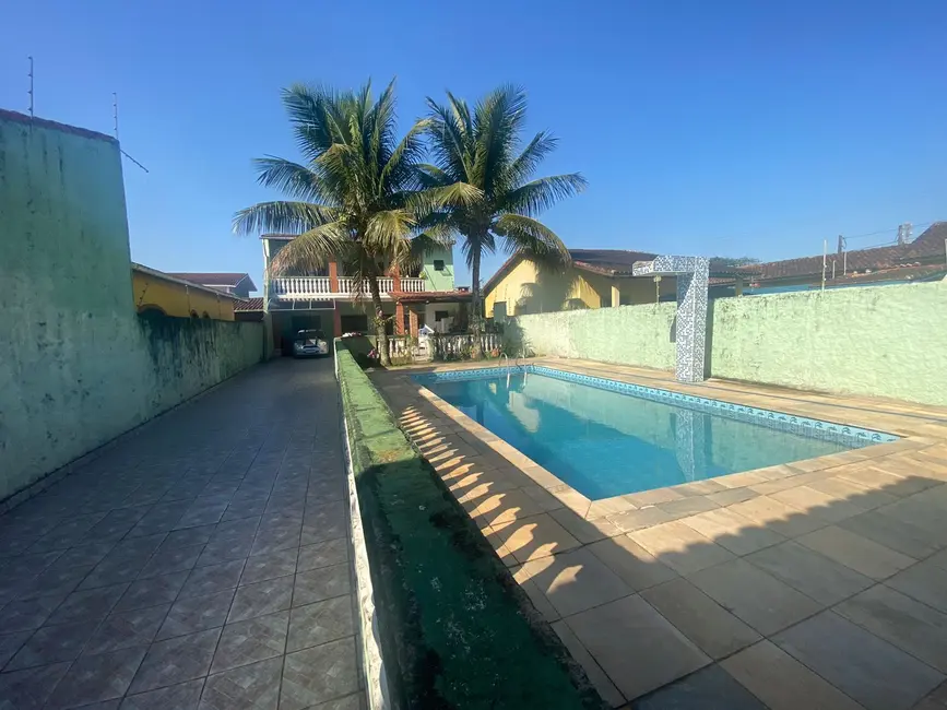 Foto 1 de Casa com 2 quartos à venda, 120m2 em Itanhaem - SP