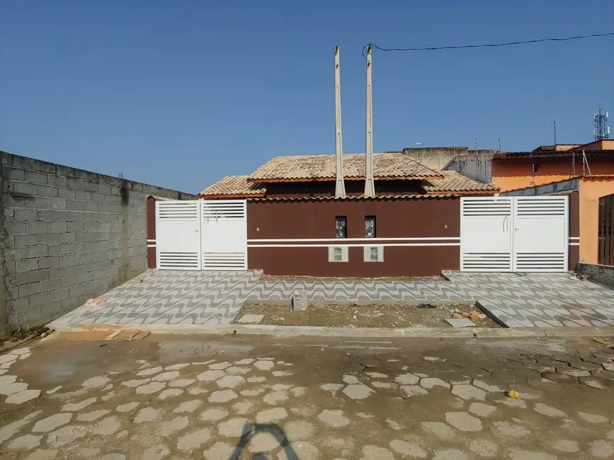 Foto 1 de Casa com 2 quartos à venda, 76m2 em Itanhaem - SP