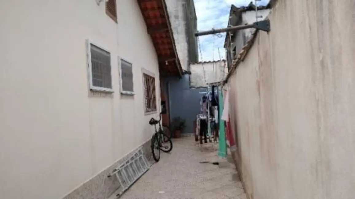 Foto 2 de Casa com 2 quartos à venda, 55m2 em Itanhaem - SP