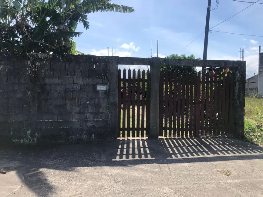 Foto 2 de Casa com 2 quartos à venda, 70m2 em Itanhaem - SP