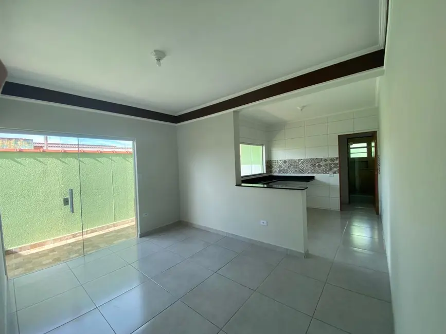 Foto 2 de Casa com 2 quartos à venda, 80m2 em Mongagua - SP