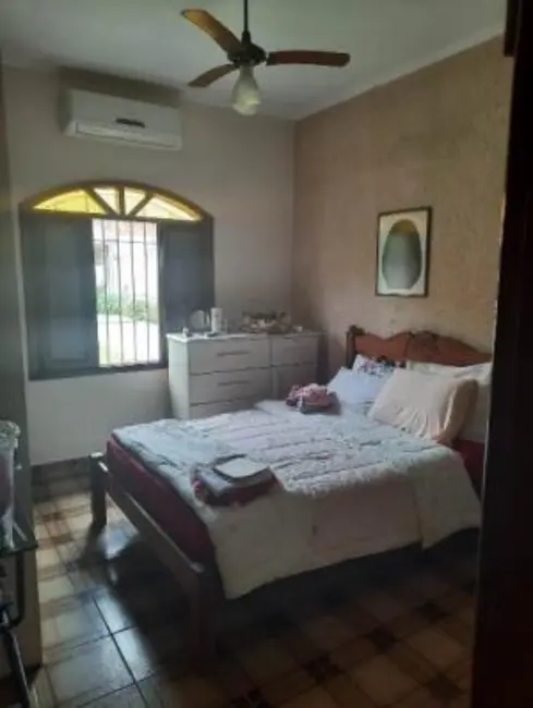 Foto 4 de Casa com 3 quartos à venda, 189m2 em Itanhaem - SP