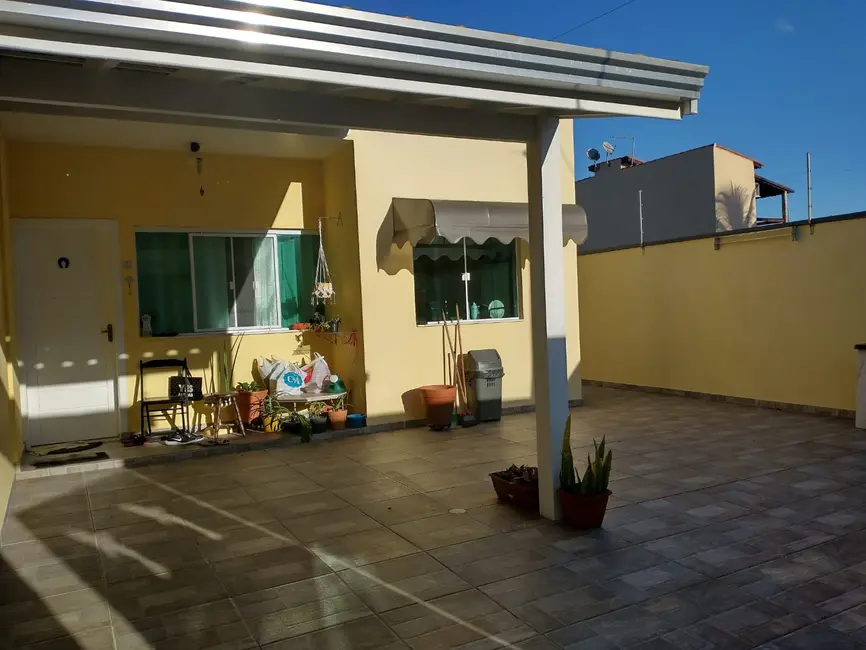 Foto 2 de Casa com 2 quartos à venda, 60m2 em Itanhaem - SP