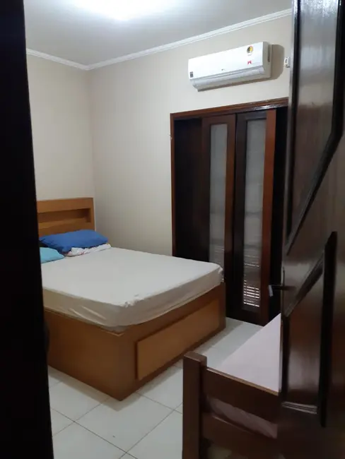 Foto 9 de Casa com 4 quartos à venda, 247m2 em Itanhaem - SP