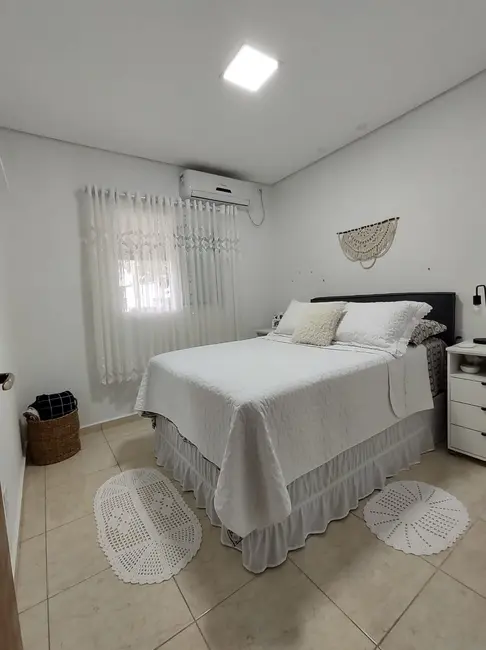 Foto 2 de Casa com 1 quarto à venda, 57m2 em Itanhaem - SP