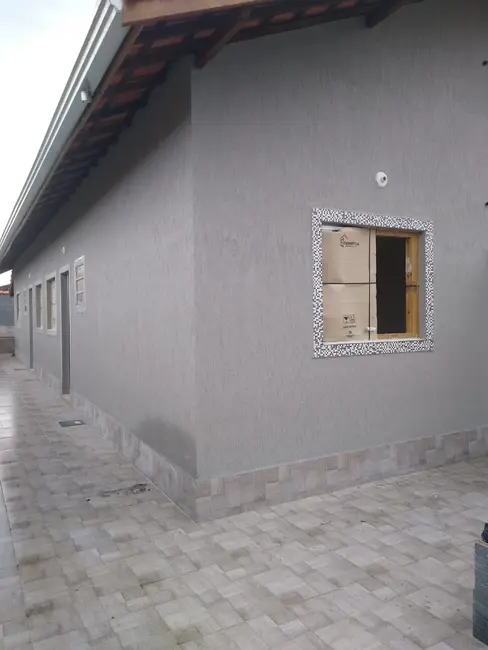 Foto 2 de Casa com 2 quartos à venda, 67m2 em Itanhaem - SP