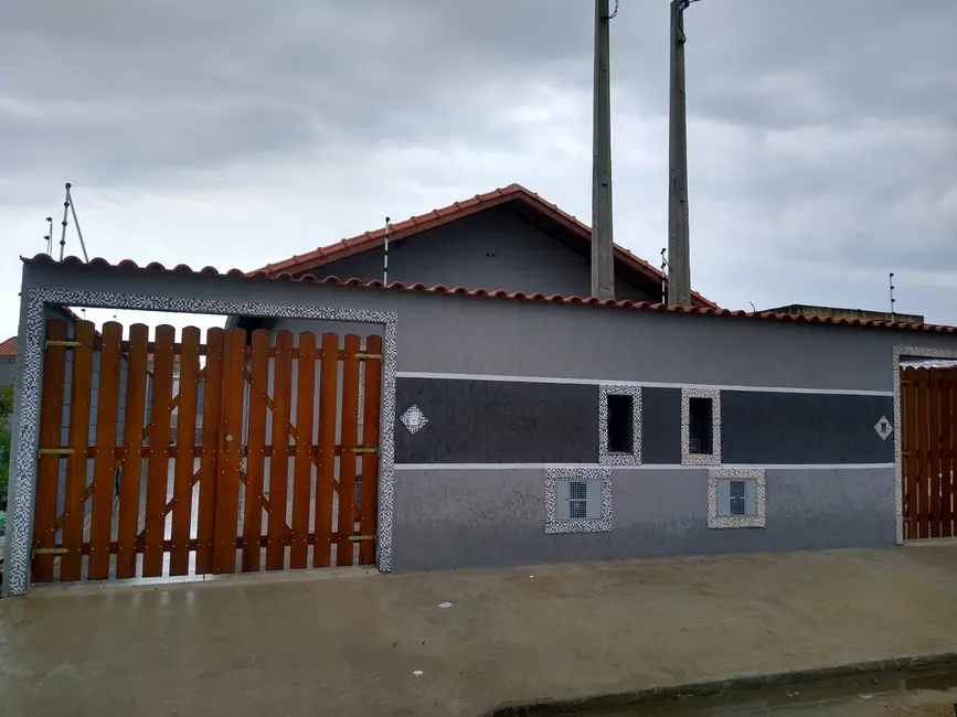 Foto 1 de Casa com 2 quartos à venda, 67m2 em Itanhaem - SP