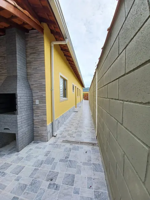 Casa com 2 quartos à venda, 60m2 em Itanhaem - SP - imagem 4 Foto 4 de Casa com 2 quartos à venda, 60m2 em Itanhaem - SP