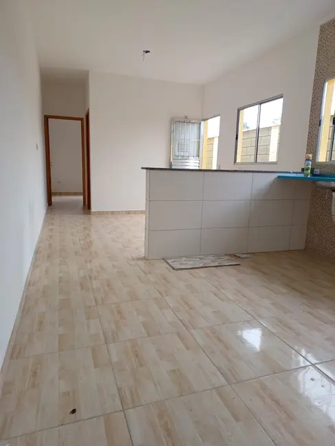 Casa com 2 quartos à venda, 60m2 em Itanhaem - SP - imagem 2 Foto 2 de Casa com 2 quartos à venda, 60m2 em Itanhaem - SP