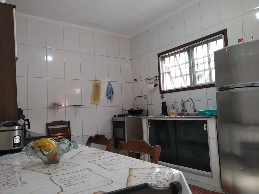 Casa com 2 quartos à venda, 84m2 em Itanhaem - SP - imagem 3 Foto 3 de Casa com 2 quartos à venda, 84m2 em Itanhaem - SP