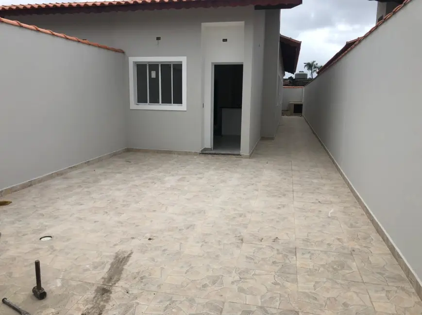 Foto 1 de Casa com 2 quartos à venda, 130m2 em Itanhaem - SP